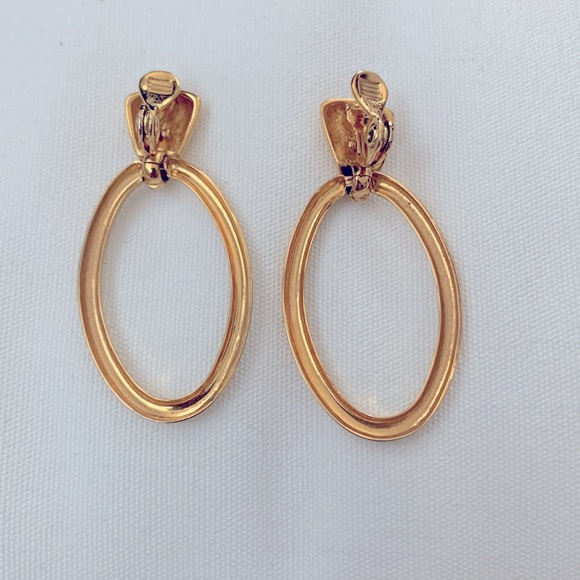 Vintage Monet Clip on earrings - Picture 1 of 3